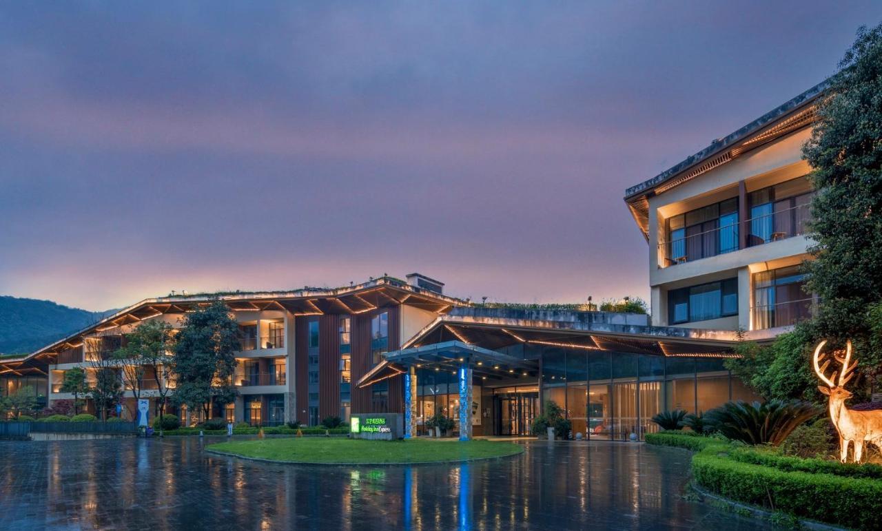Holiday Inn Express Emei Mountain By Ihg Emeishan Extérieur photo
