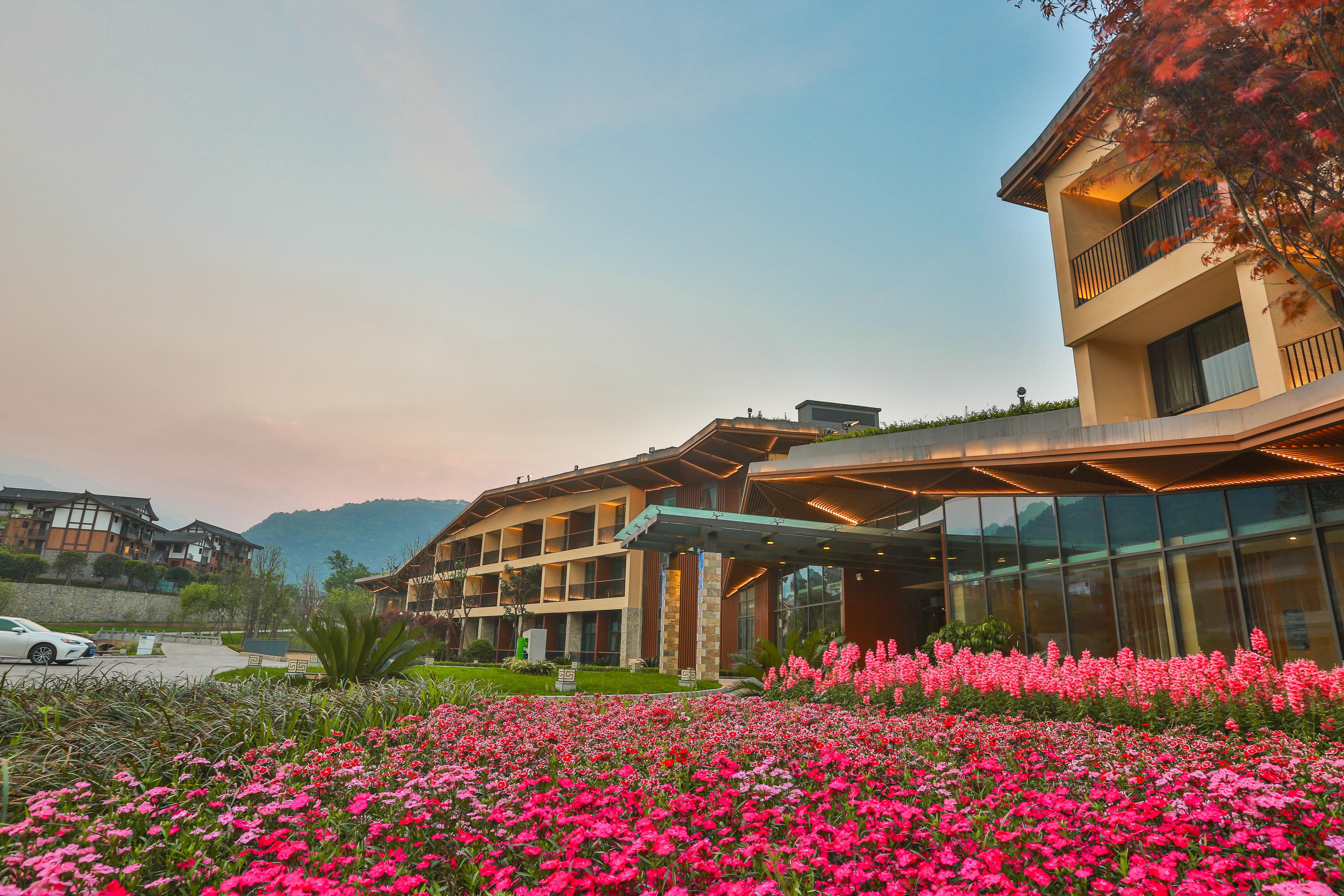 Holiday Inn Express Emei Mountain By Ihg Emeishan Extérieur photo