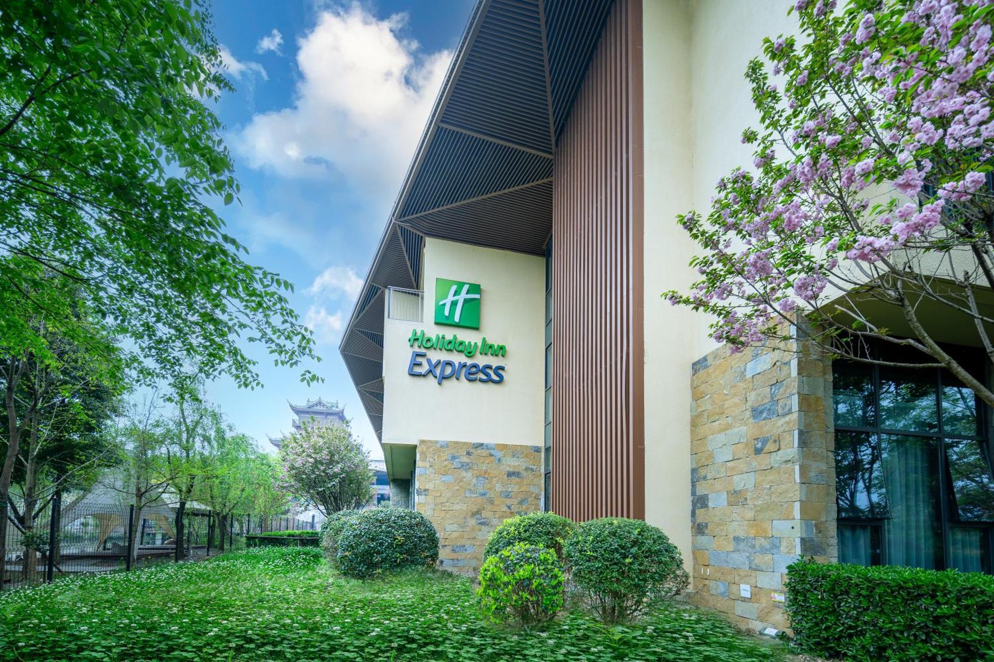 Holiday Inn Express Emei Mountain By Ihg Emeishan Extérieur photo