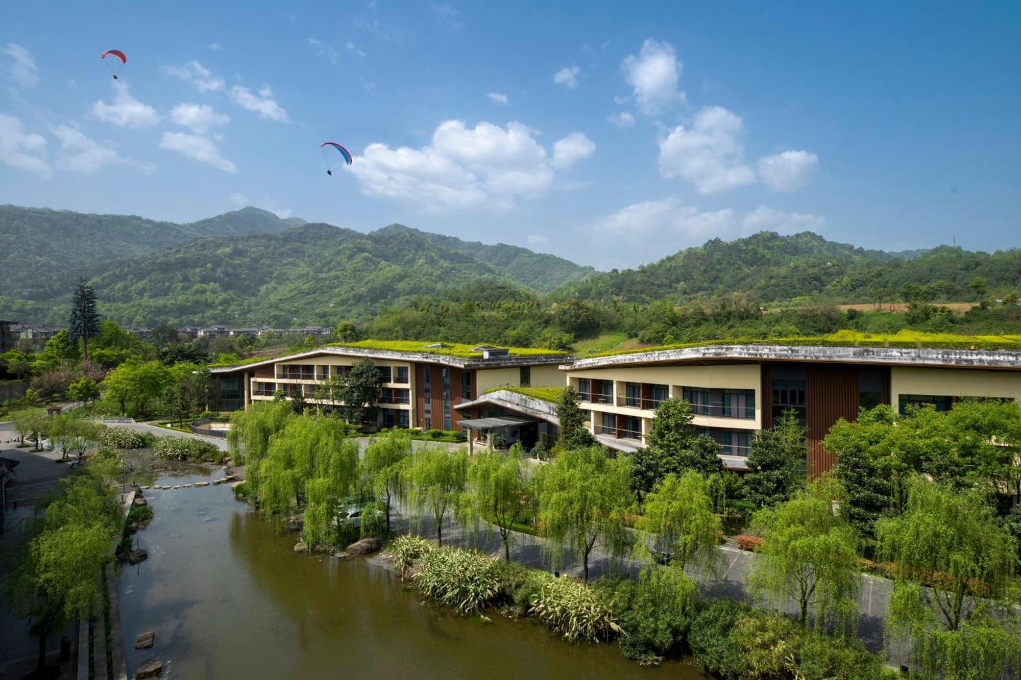 Holiday Inn Express Emei Mountain By Ihg Emeishan Extérieur photo